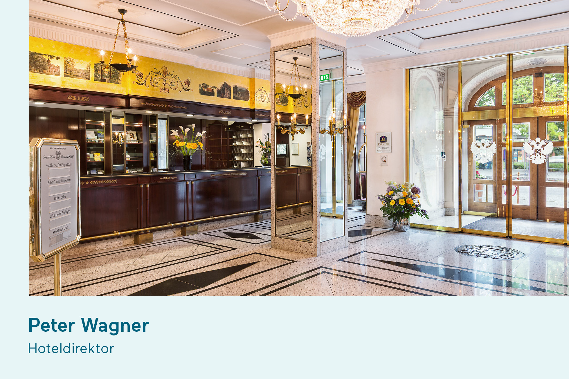 Direktor BEST WESTERN Grand Hotel Russischer Hof Direktor mit Eingangsbereich des Hotels