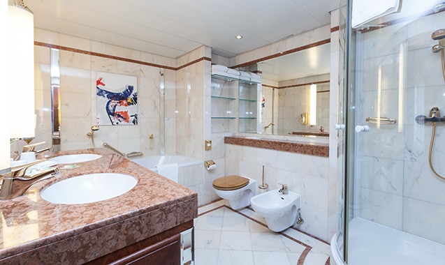 living-hotel-großer-kurfurst-berlin-kurfursten-suite-badezimmer